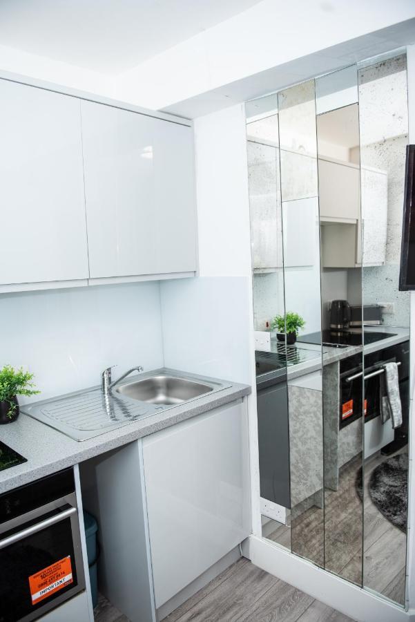 Small But Cozy Studio, Great Tube Connection Londra Exterior foto